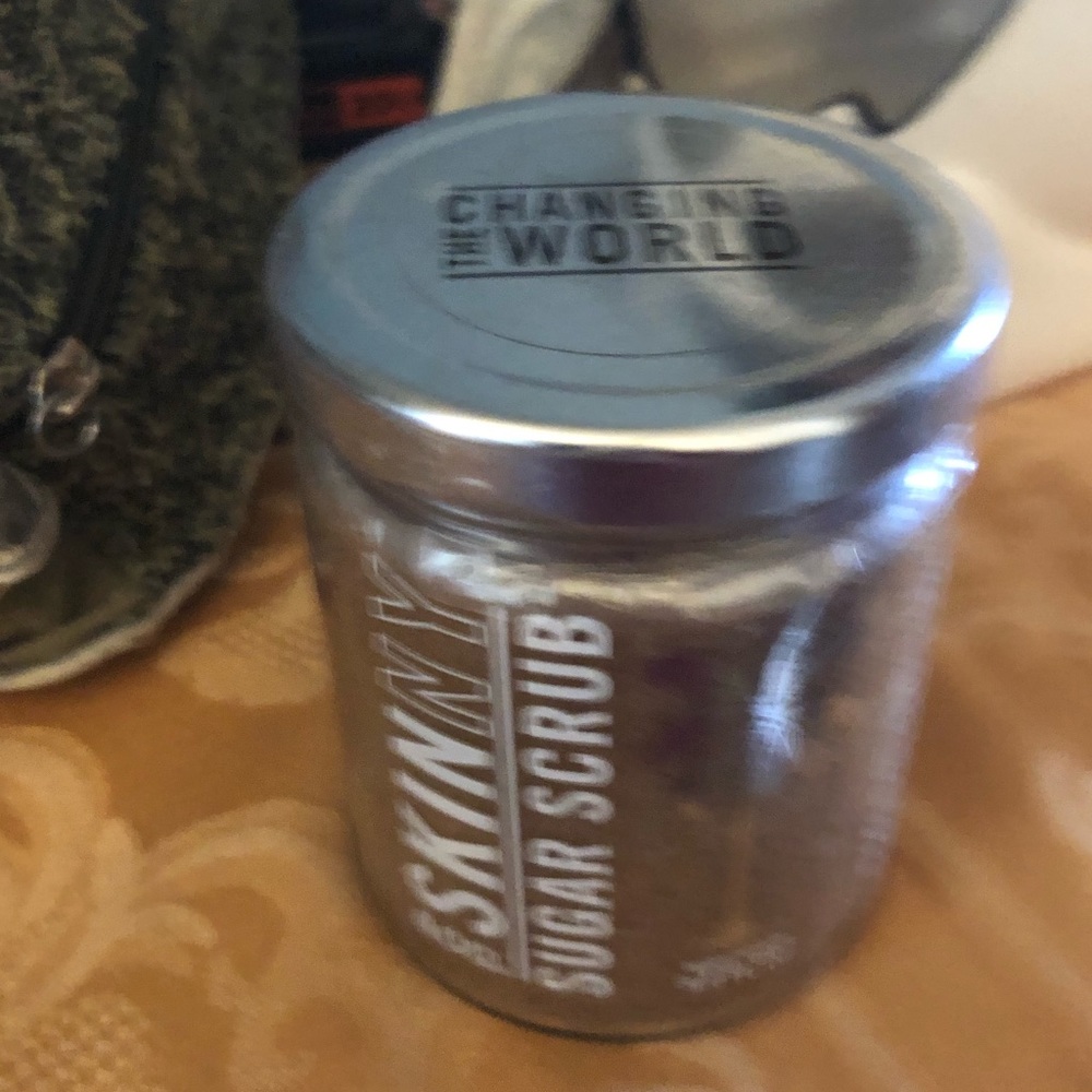 NWT sealed sugar body scrub
